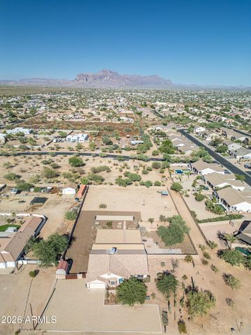 907 N MOUNTAIN Road, Mesa, AZ 85207