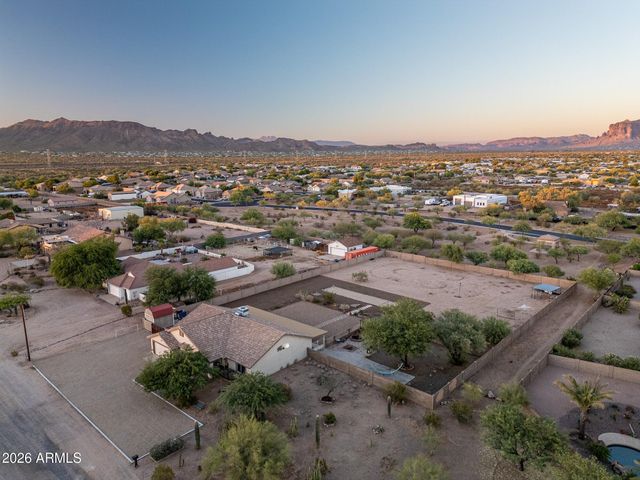 907 N MOUNTAIN Road, Mesa, AZ 85207