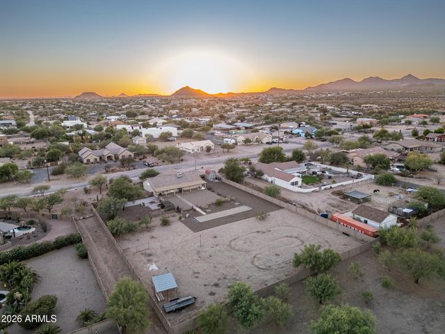 907 N MOUNTAIN Road, Mesa, AZ 85207
