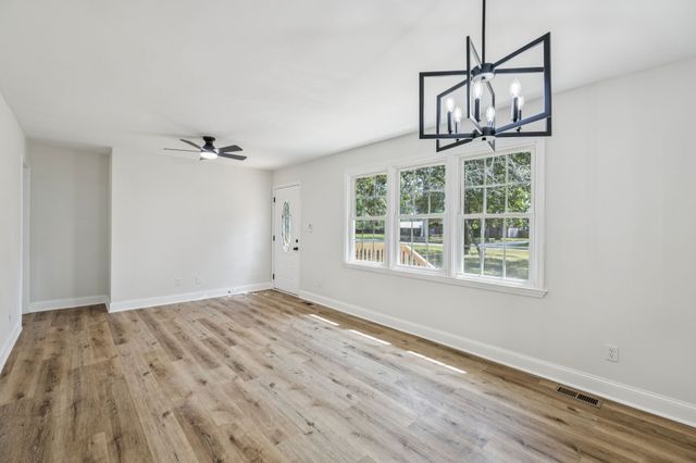 905 Royal Trl, Manchester, TN 37355