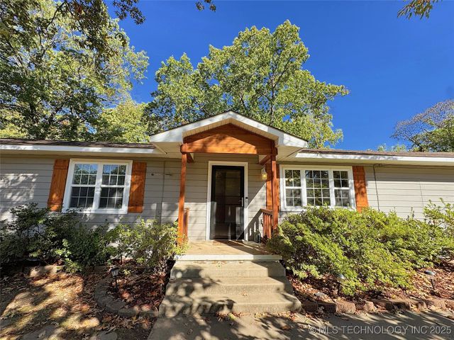 2205 Oakridge Drive, Tahlequah, OK 74464