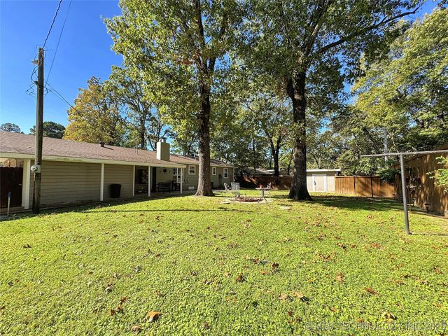 2205 Oakridge Drive, Tahlequah, OK 74464