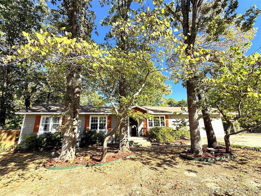 2205 Oakridge Drive, Tahlequah, OK 74464