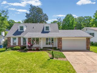 916 Parkfield Terrace, Manchester, MO 63021
