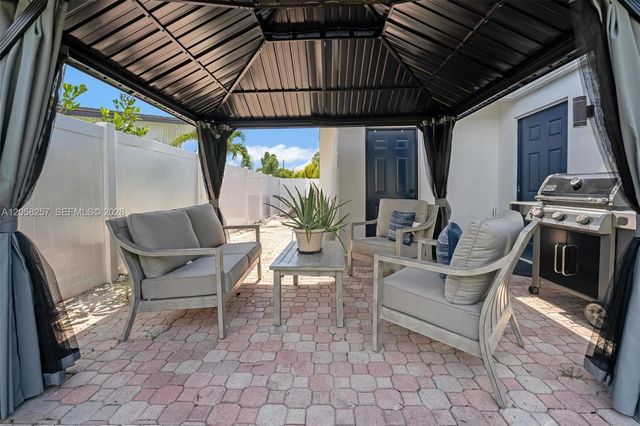 309 SE 3rd Terrace, Deerfield Beach, FL 33441