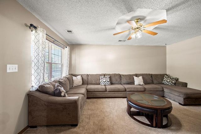 1044 Arrowhead Ridge, Independence, MO 64056