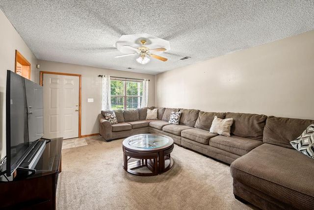 1044 Arrowhead Ridge, Independence, MO 64056