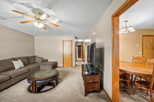 1044 Arrowhead Ridge, Independence, MO 64056