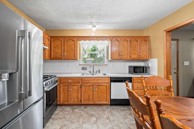 1044 Arrowhead Ridge, Independence, MO 64056