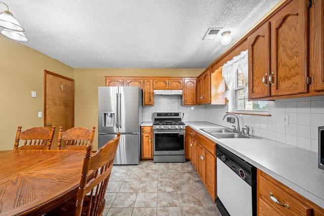 1044 Arrowhead Ridge, Independence, MO 64056
