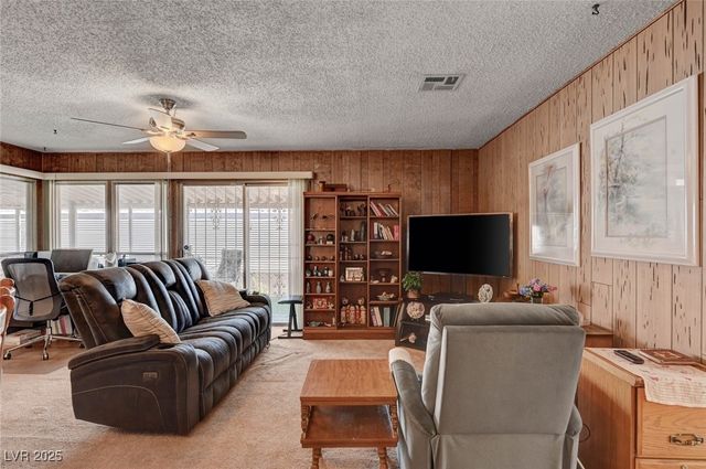 5035 Royal Avenue, Las Vegas, NV 89103