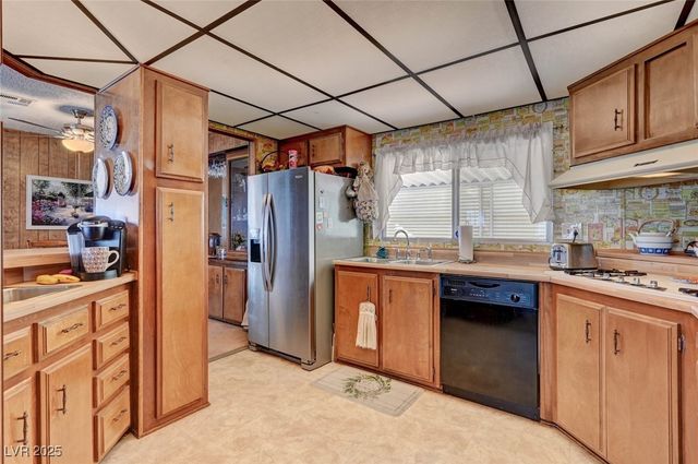 5035 Royal Avenue, Las Vegas, NV 89103