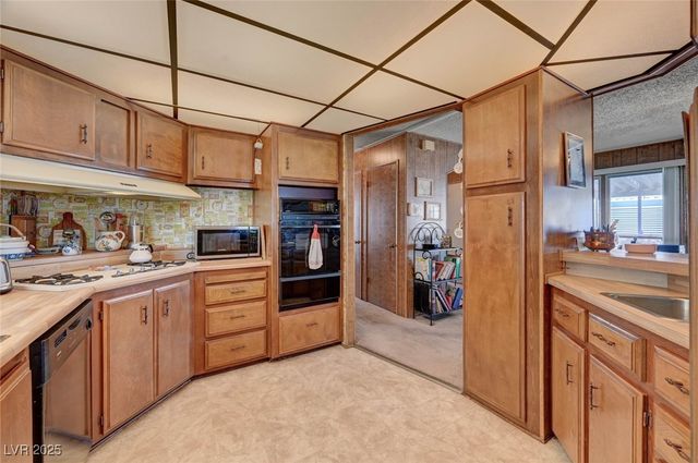 5035 Royal Avenue, Las Vegas, NV 89103