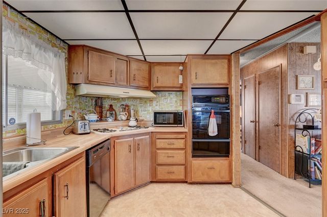 5035 Royal Avenue, Las Vegas, NV 89103