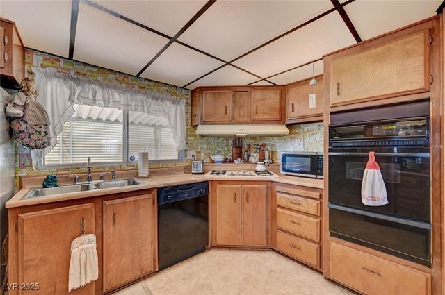 5035 Royal Avenue, Las Vegas, NV 89103