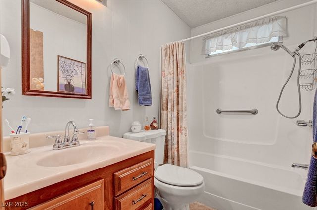 5035 Royal Avenue, Las Vegas, NV 89103