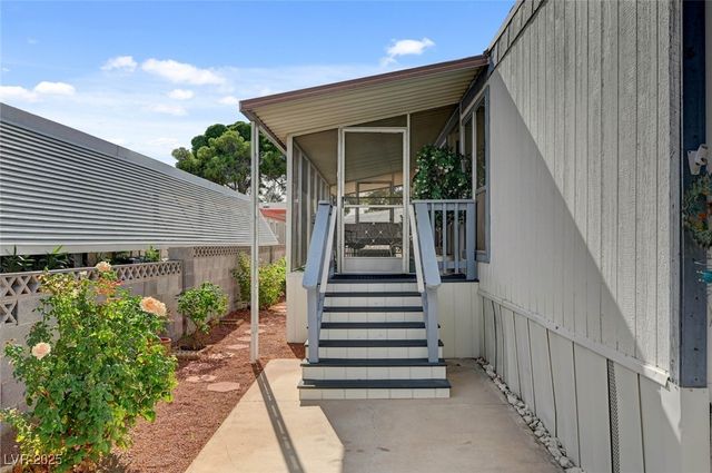 5035 Royal Avenue, Las Vegas, NV 89103