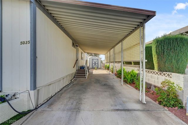 5035 Royal Avenue, Las Vegas, NV 89103