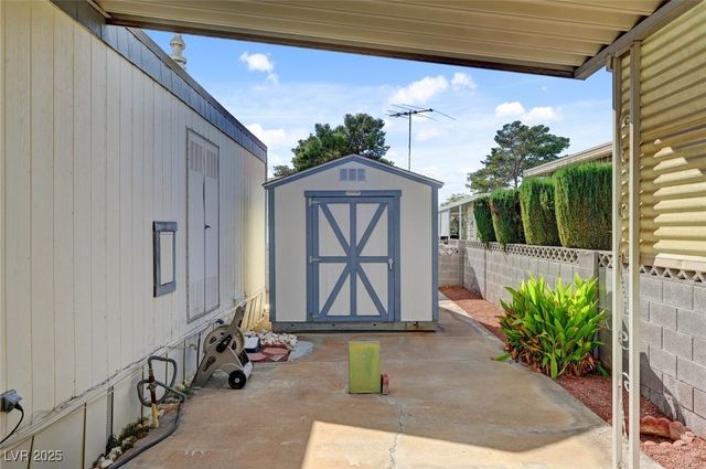 5035 Royal Avenue, Las Vegas, NV 89103