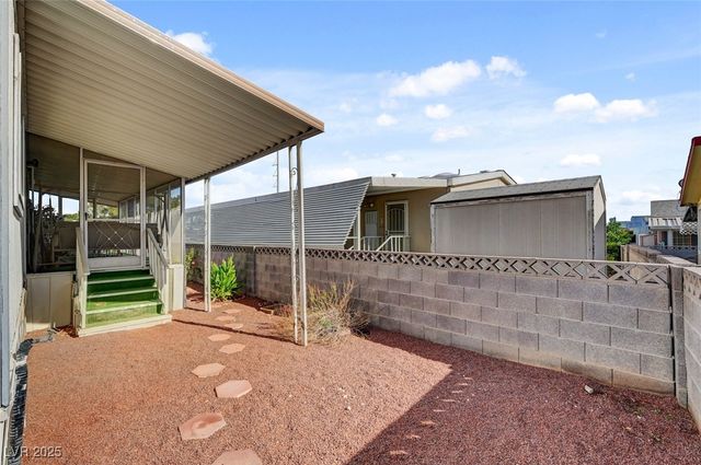 5035 Royal Avenue, Las Vegas, NV 89103