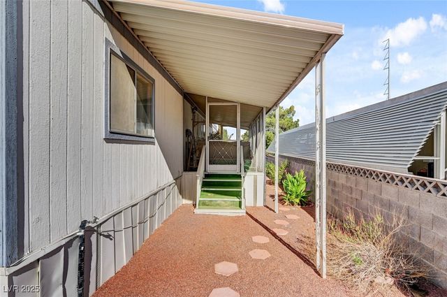 5035 Royal Avenue, Las Vegas, NV 89103