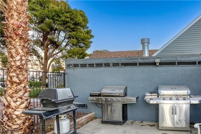 5035 Royal Avenue, Las Vegas, NV 89103