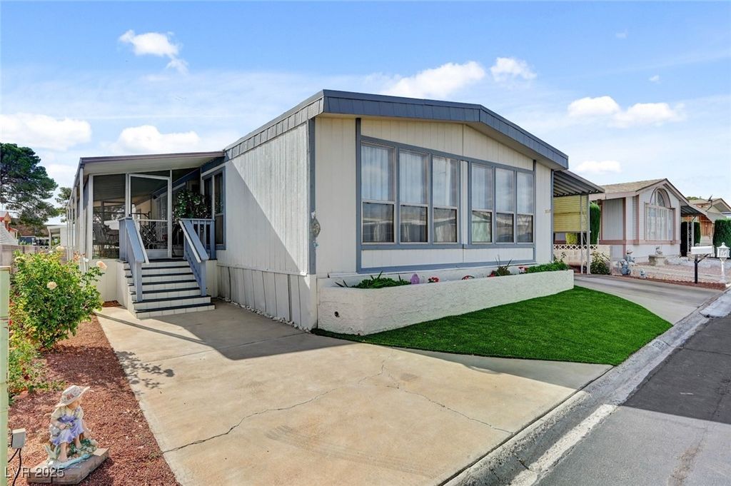 5035 Royal Avenue, Las Vegas, NV 89103