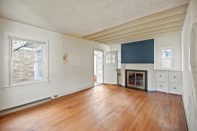 5039 N Woodruff AVENUE, Whitefish Bay, WI 53217