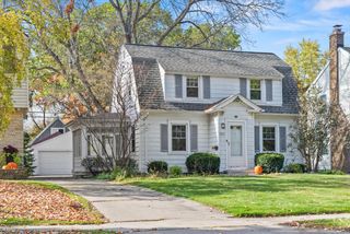 5039 N Woodruff AVENUE, Whitefish Bay, WI 53217