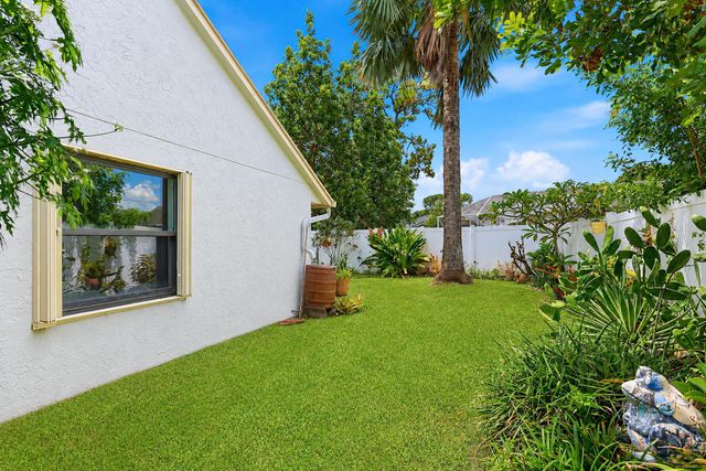 117 Sherwood Drive, Royal Palm Beach, FL 33411