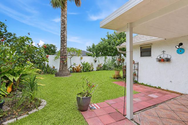 117 Sherwood Drive, Royal Palm Beach, FL 33411