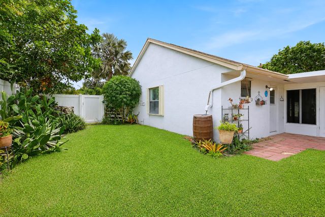 117 Sherwood Drive, Royal Palm Beach, FL 33411