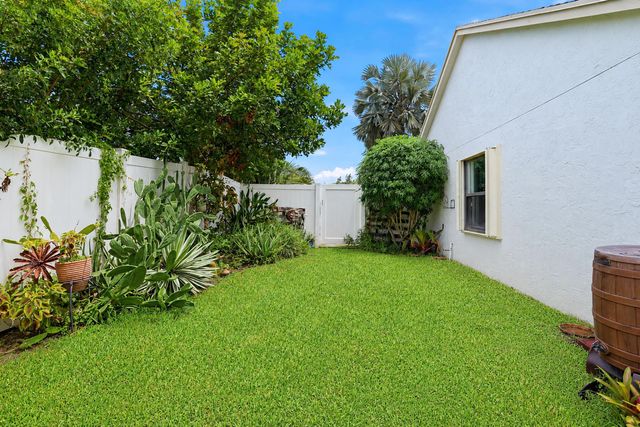 117 Sherwood Drive, Royal Palm Beach, FL 33411