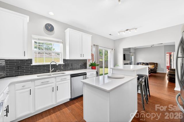 2508 OAKDALE CREEK Lane 17, Charlotte, NC 28216