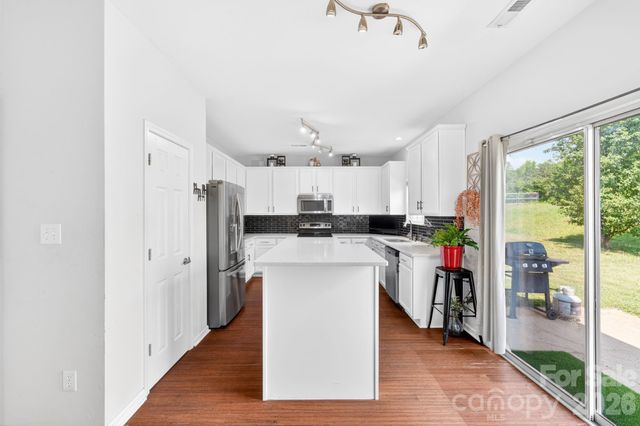 2508 OAKDALE CREEK Lane 17, Charlotte, NC 28216