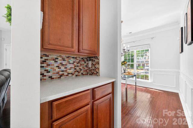 2508 OAKDALE CREEK Lane 17, Charlotte, NC 28216