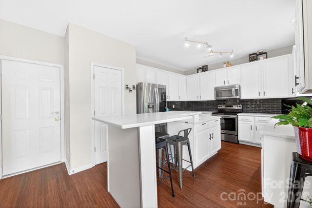 2508 OAKDALE CREEK Lane 17, Charlotte, NC 28216