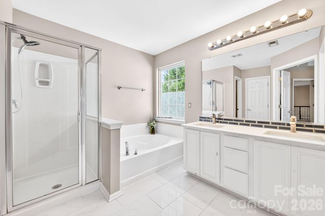 2508 OAKDALE CREEK Lane 17, Charlotte, NC 28216