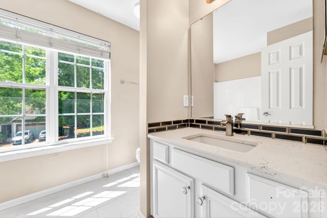 2508 OAKDALE CREEK Lane 17, Charlotte, NC 28216