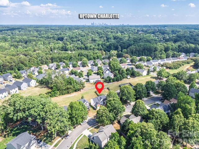 2508 OAKDALE CREEK Lane 17, Charlotte, NC 28216