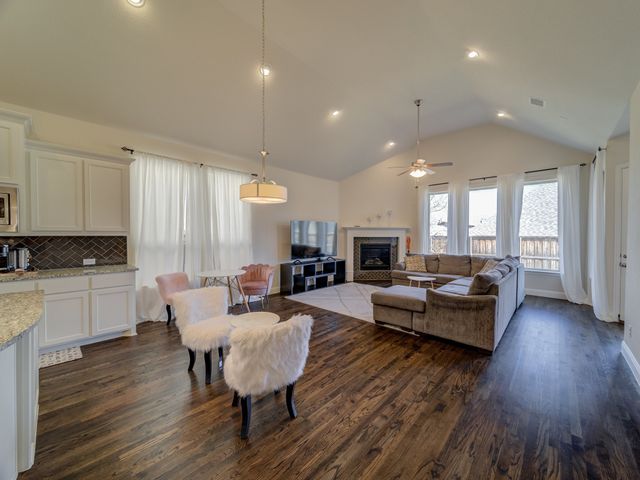7906 Gulfstream Lane, Irving, TX 75063