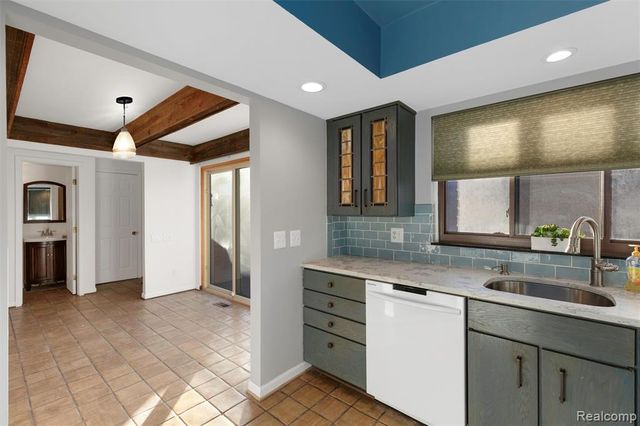 42467 Eldon Avenue, Clinton Township, MI 48038