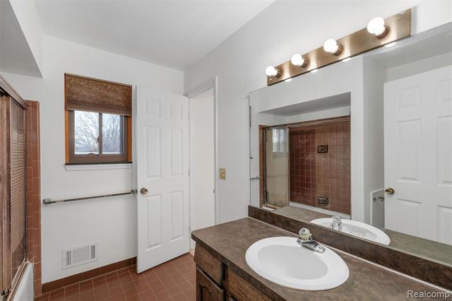 42467 Eldon Avenue, Clinton Township, MI 48038