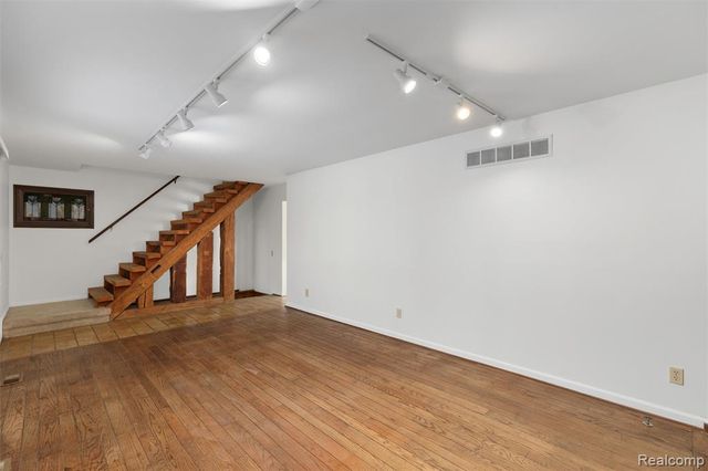 42467 Eldon Avenue, Clinton Township, MI 48038