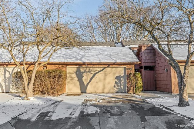 42467 Eldon Avenue, Clinton Township, MI 48038