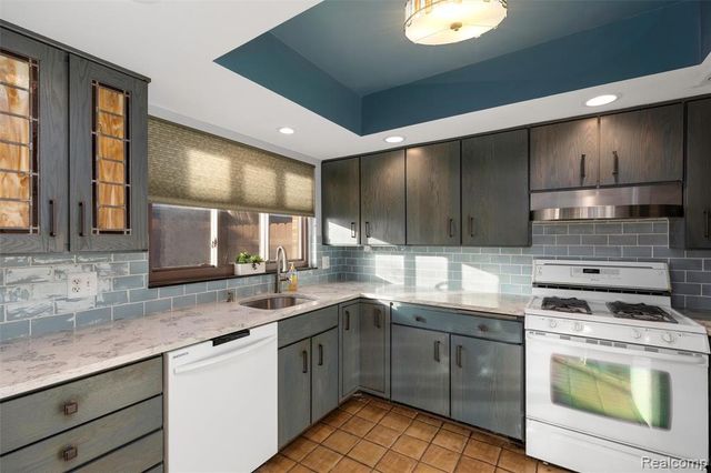 42467 Eldon Avenue, Clinton Township, MI 48038