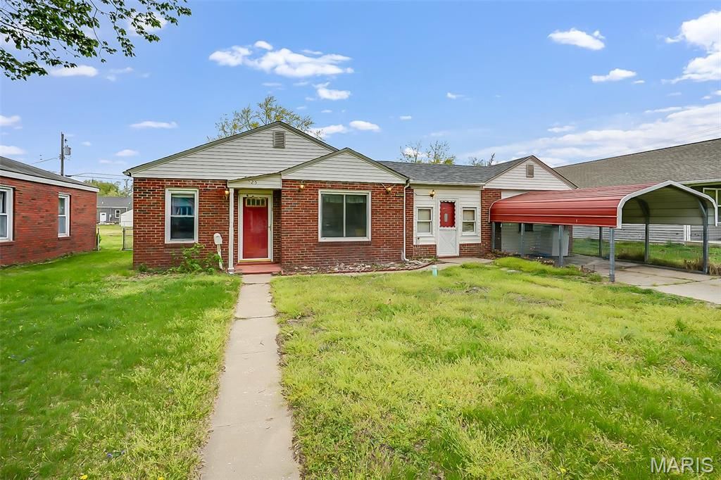 225 Whitelaw Avenue, East Alton, IL 62024
