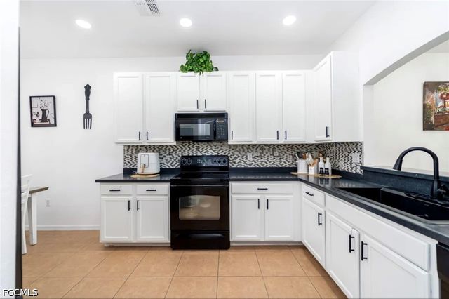 14190 Fall Creek CT, Naples, FL 34114
