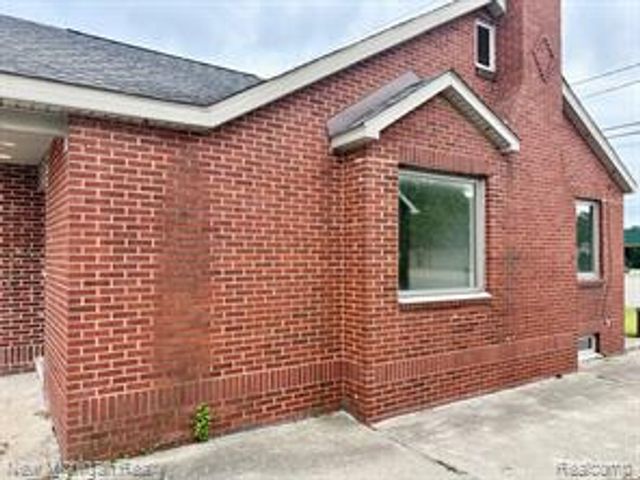 4469 S Saginaw Street, Burton, MI 48529