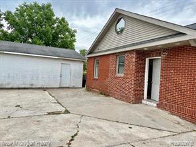 4469 S Saginaw Street, Burton, MI 48529